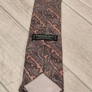 Christian Dior all silk made in U.S.A.  fabric woven in Italy Tie